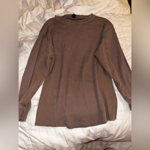 this is a warm material long sleeve crew neck , conforting fit